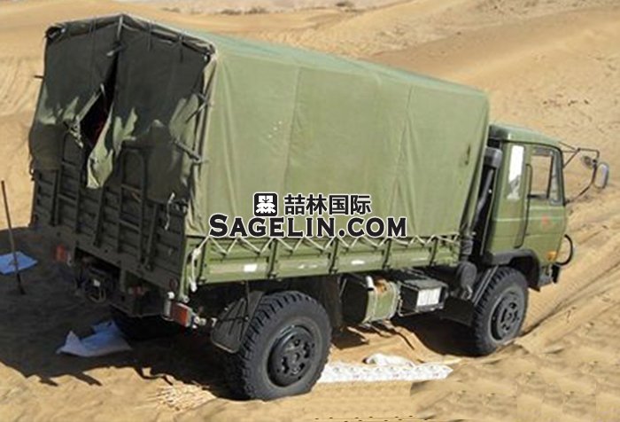 东风牌EQ2090GS型越野汽车。